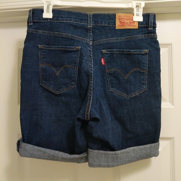 Levi's Jean Bermuda Short NWOT - Picture 2 of 6